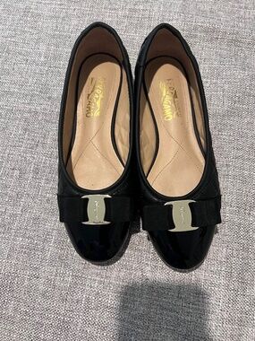 Salvatore Ferragamo Vara Bow Flats Black Patent Leather Quilted Size 9D